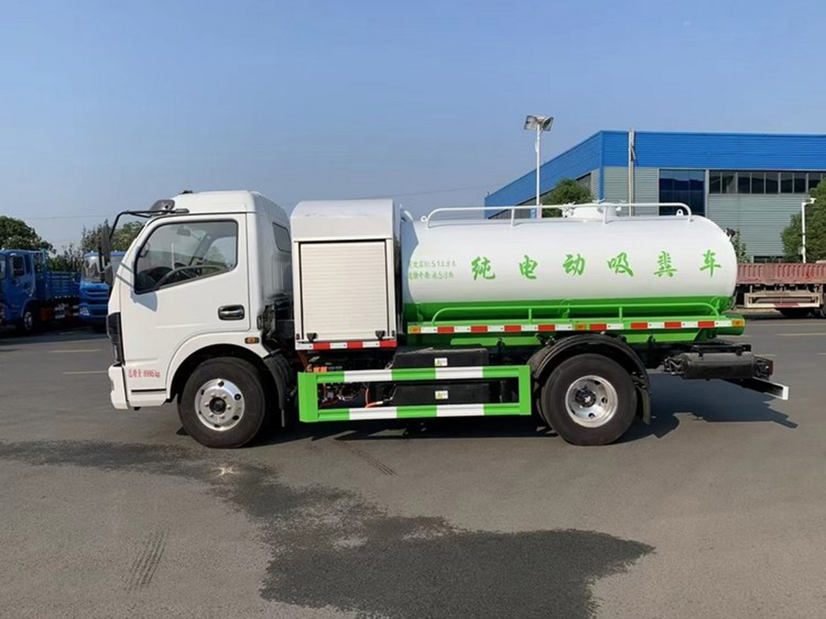 東風5方純電動吸糞車