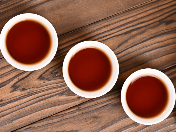 三款最適合秋天飲用的茶？秋天適合喝什么茶-葉片情茶業